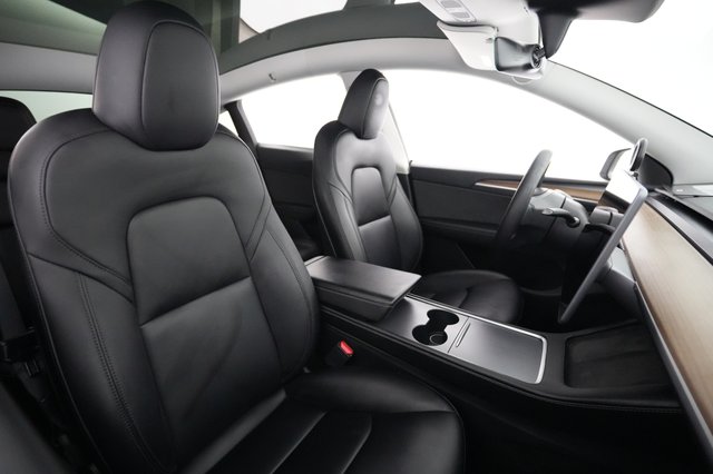 2023 Tesla Model Y — photo 18 of 24