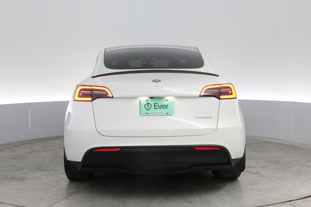 2023 Tesla Model Y — photo 12 of 24