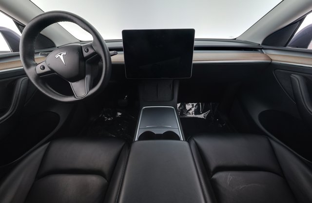 2023 Tesla Model Y — photo 16 of 18