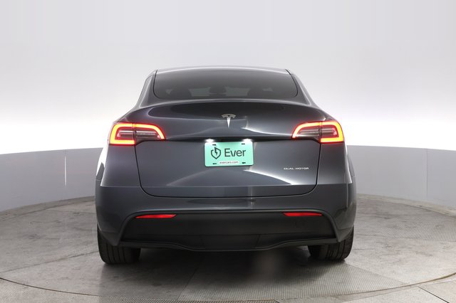 2023 Tesla Model Y — photo 12 of 18