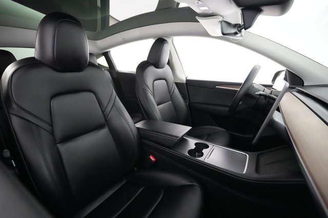 2023 Tesla Model Y — photo 14 of 18
