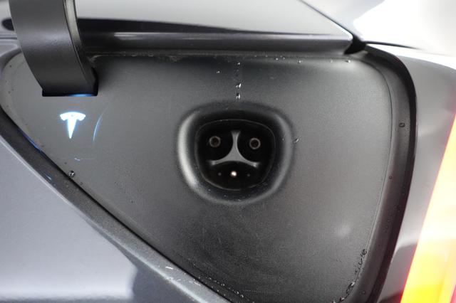 2023 Tesla Model Y — photo 8 of 18