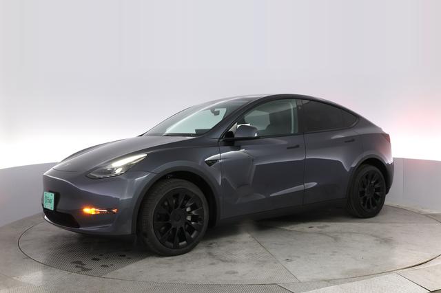 2023 Tesla Model Y — photo 7 of 18
