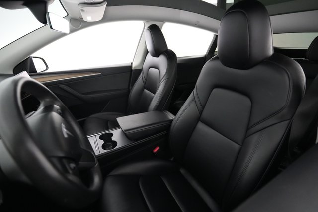 2023 Tesla Model Y — photo 3 of 18