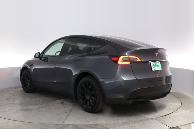 2023 Tesla Model Y — photo 13 of 18
