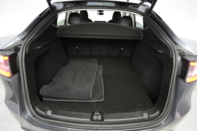 2023 Tesla Model Y — photo 6 of 18