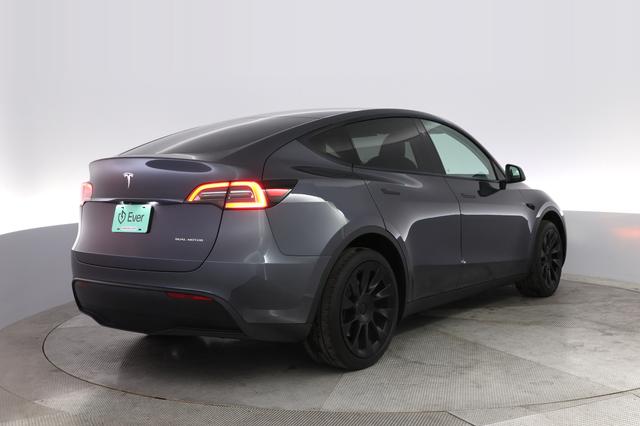 2023 Tesla Model Y — photo 2 of 18