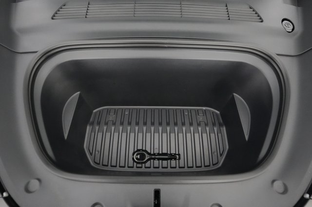 2022 Tesla Model Y — photo 24 of 28