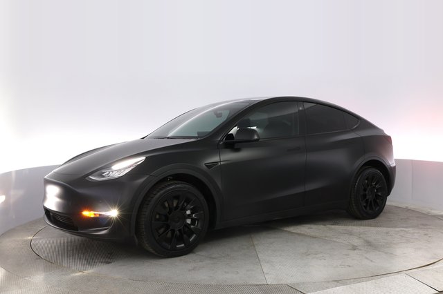 2022 Tesla Model Y — photo 13 of 28