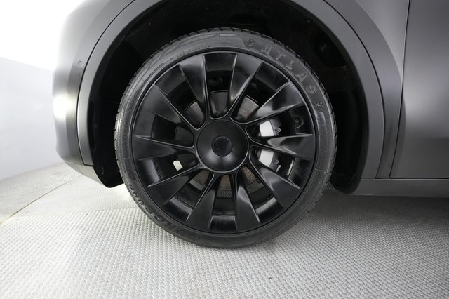 2022 Tesla Model Y — photo 14 of 28