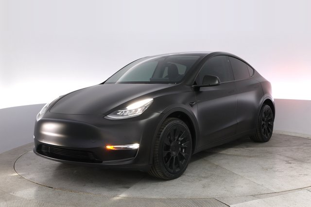 2022 Tesla Model Y — VIN 7SAYGDEE2NF461738