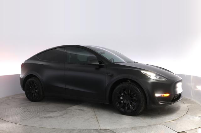 2022 Tesla Model Y — photo 10 of 28