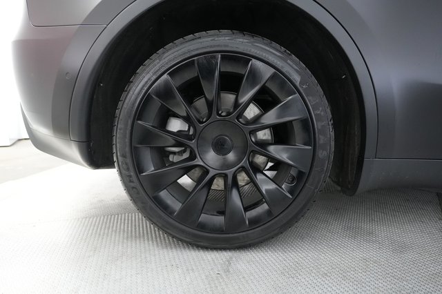 2022 Tesla Model Y — photo 17 of 28