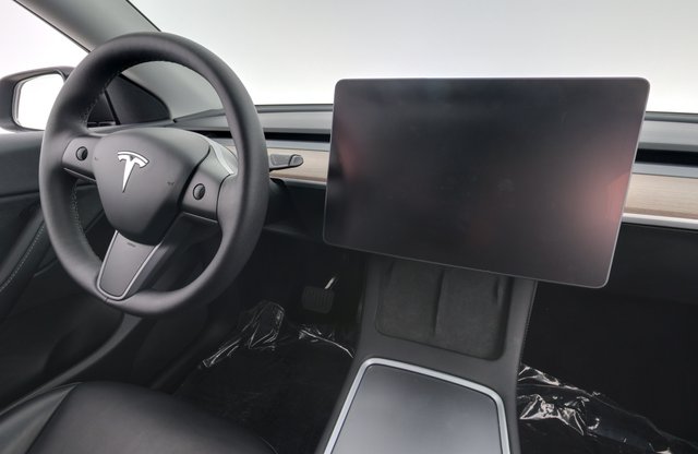 2022 Tesla Model Y — photo 18 of 28