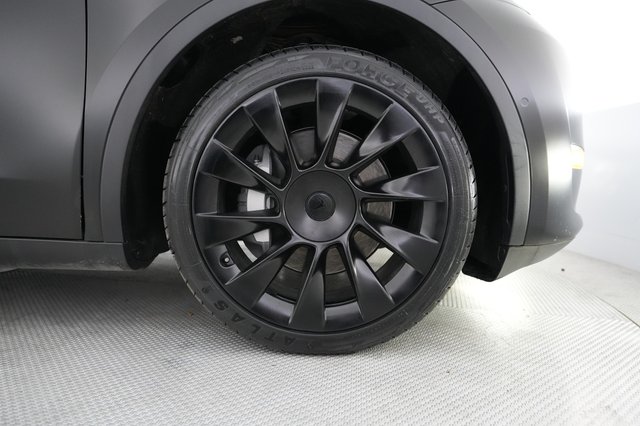 2022 Tesla Model Y — photo 7 of 28