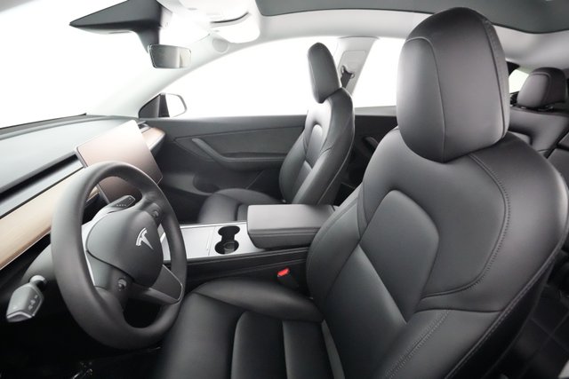 2022 Tesla Model Y — photo 19 of 28
