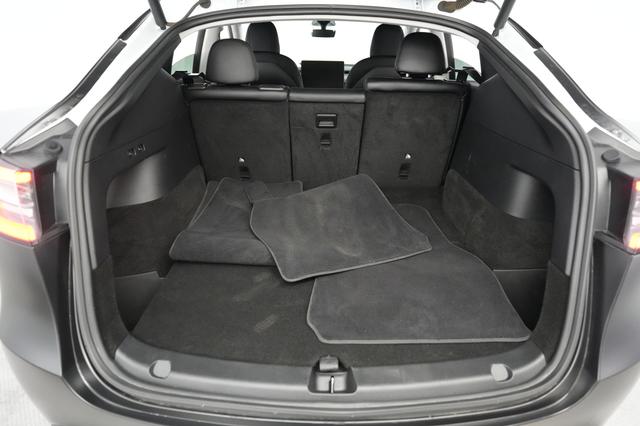 2022 Tesla Model Y — photo 6 of 28