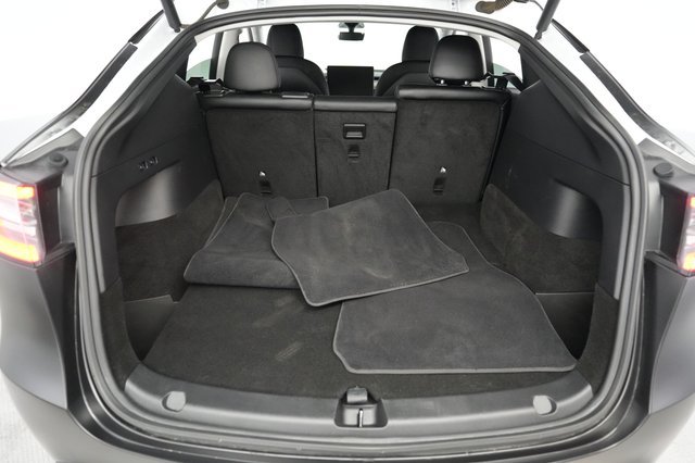 2022 Tesla Model Y — photo 6 of 28