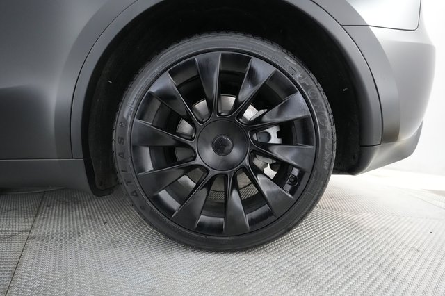 2022 Tesla Model Y — photo 16 of 28
