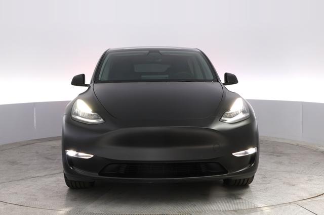 2022 Tesla Model Y — photo 9 of 28