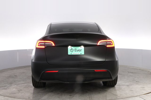 2022 Tesla Model Y — photo 12 of 28