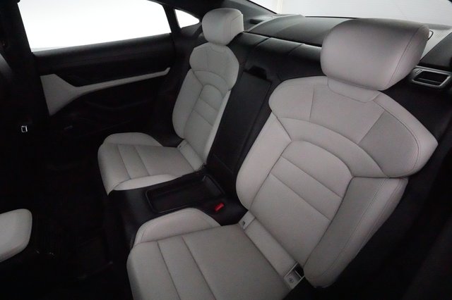 2020 Porsche Taycan — photo 18 of 22