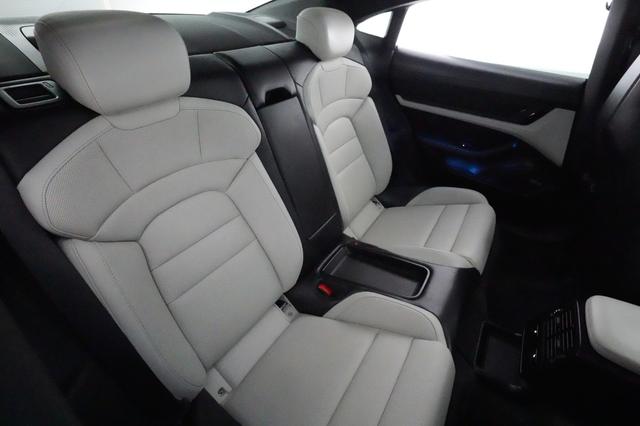 2020 Porsche Taycan — photo 4 of 22