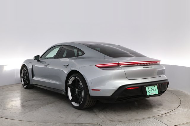 2020 Porsche Taycan — photo 13 of 22