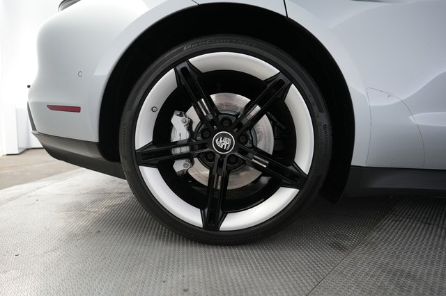 2020 Porsche Taycan — photo 15 of 22