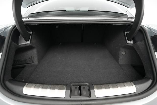 2020 Porsche Taycan — photo 6 of 22