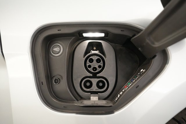 2020 Porsche Taycan — photo 8 of 22