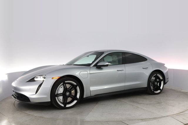 2020 Porsche Taycan — photo 14 of 22