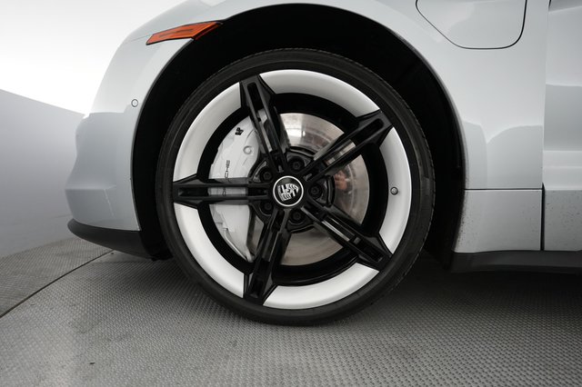 2020 Porsche Taycan — photo 7 of 22