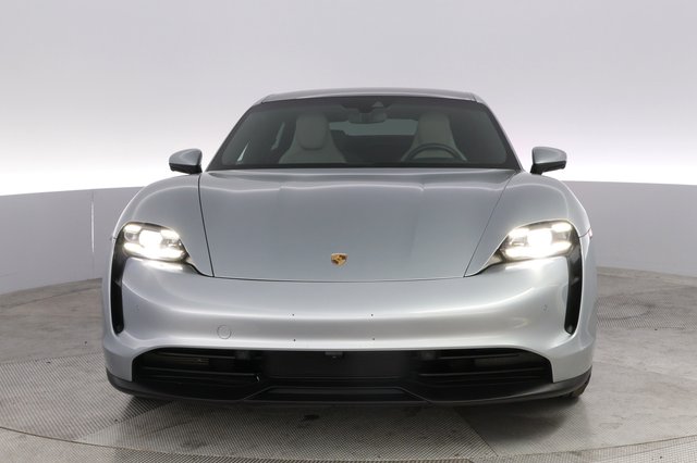 2020 Porsche Taycan — photo 9 of 22