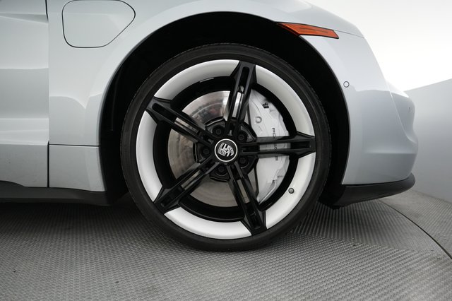 2020 Porsche Taycan — photo 16 of 22