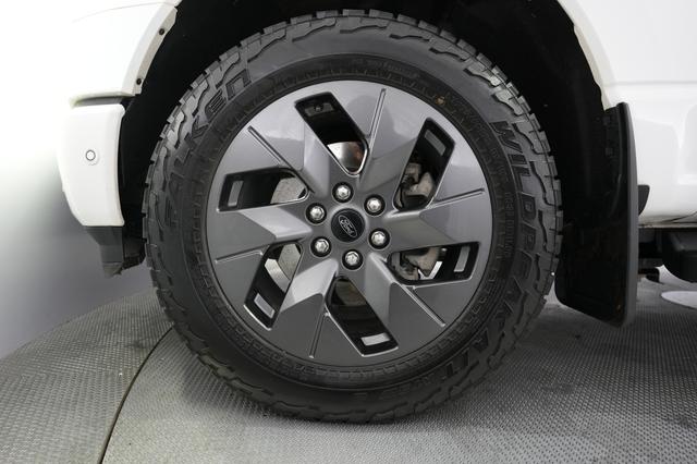 2022 Ford F-150 Lightning — photo 7 of 15