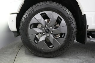 2022 Ford F-150 Lightning — photo 7 of 15