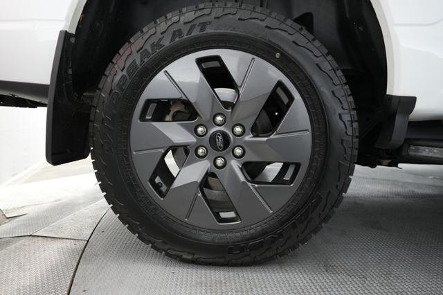 2022 Ford F-150 Lightning — photo 10 of 15