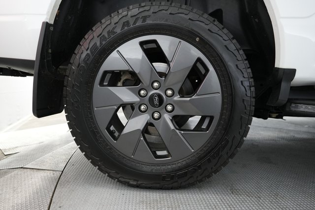 2022 Ford F-150 Lightning — photo 10 of 15