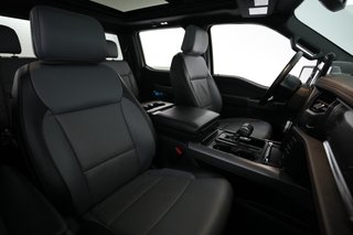 2022 Ford F-150 Lightning — photo 13 of 15