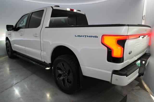 2022 Ford F-150 Lightning — photo 2 of 15