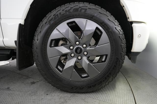 2022 Ford F-150 Lightning — photo 9 of 15