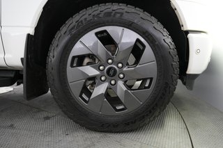 2022 Ford F-150 Lightning — photo 9 of 15