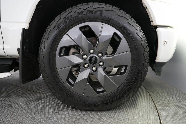 2022 Ford F-150 Lightning — photo 9 of 15