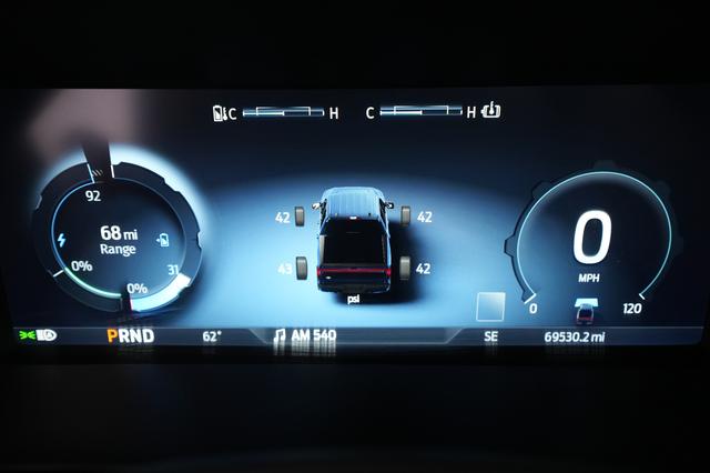 2022 Ford F-150 Lightning — photo 5 of 15