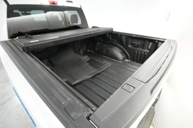 2022 Ford F-150 Lightning — photo 6 of 15