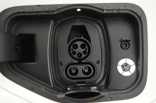 2022 Ford F-150 Lightning — photo 8 of 15