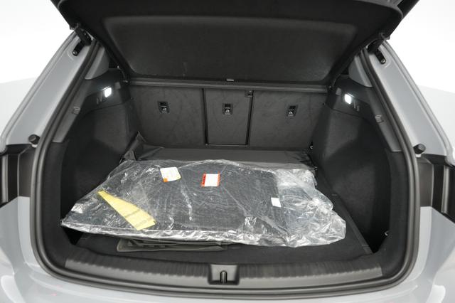 2022 Audi Q4 e-tron — photo 6 of 21