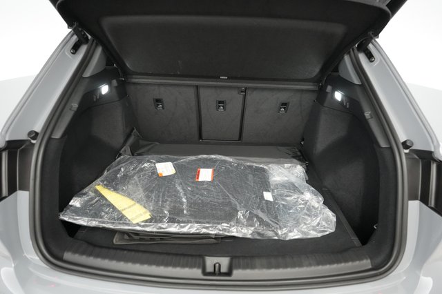 2022 Audi Q4 e-tron — photo 6 of 21