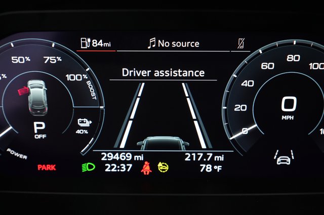 2022 Audi Q4 e-tron — photo 5 of 21